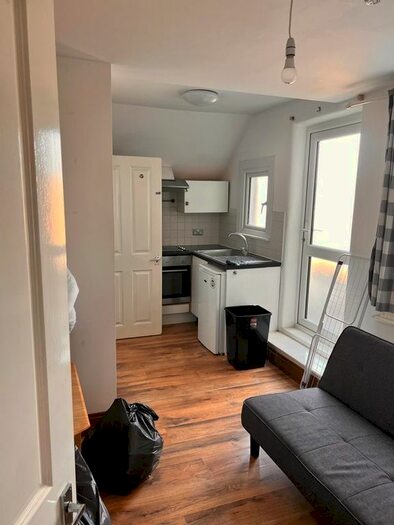 1 Bedroom Flat To Rent In Uxbridge Road, London, W12