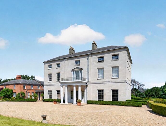3 Bedroom Flat For Sale In Purley Magna, Purley On Thames, RG8