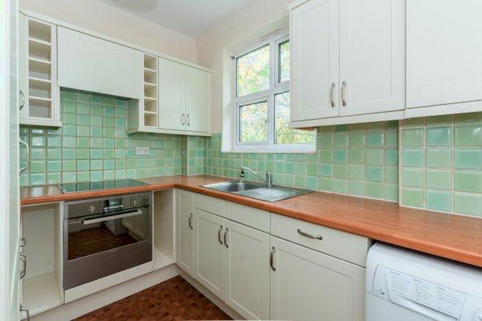 2 Bedroom Flat To Rent In Churchfields, London, E18