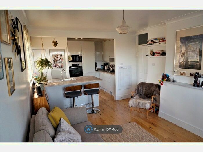 2 Bedroom Flat To Rent In Windley Close, London, SE23
