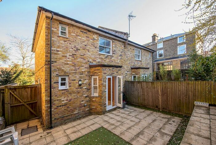 2 Bedroom Flat To Rent In St. John's Avenue, London, SW15