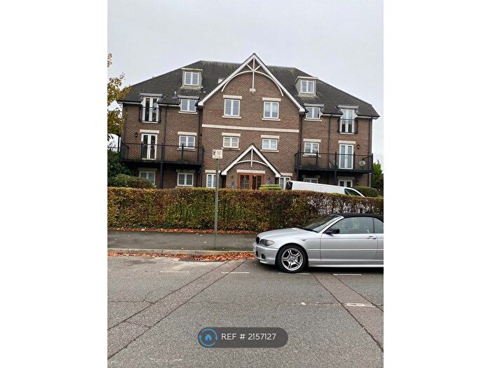2 Bedroom Flat To Rent In Victoria Court, Sutton, SM2
