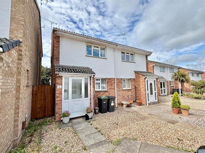 2 Bedroom Semi-Detached House For Sale In Hop Close, Poole, BH16