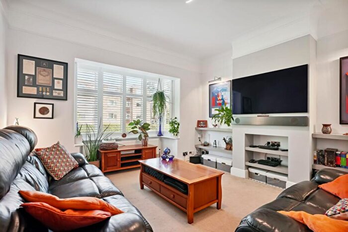 3 Bedroom Semi Detached House For Sale In Carshalton Road, Sutton, SM1