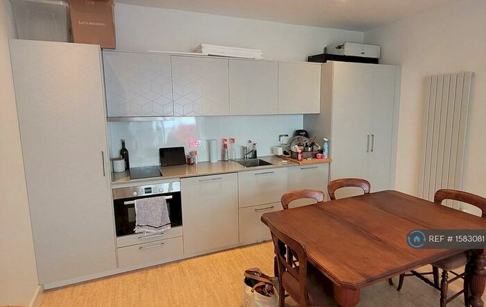 Studio To Rent In Coval Passage, London, SW14