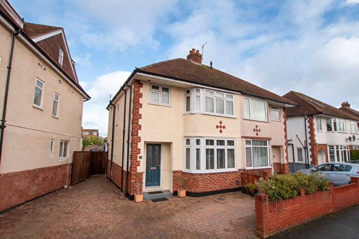 3 Bedroom Semi Detached House For Sale In Byrefield Road, Guildford, GU2