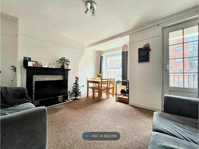 4 Bedroom Flat To Rent In Fallodon House, London, SW8