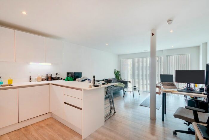 1 Bedroom Flat To Rent In Vantage Court, London, SE1