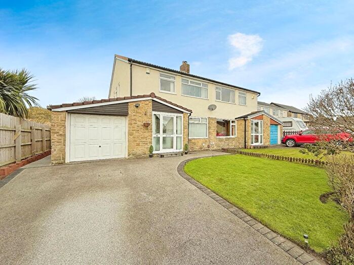 4 Bedroom Semi-Detached House For Sale In Oak Dene Close, Pudsey, LS28