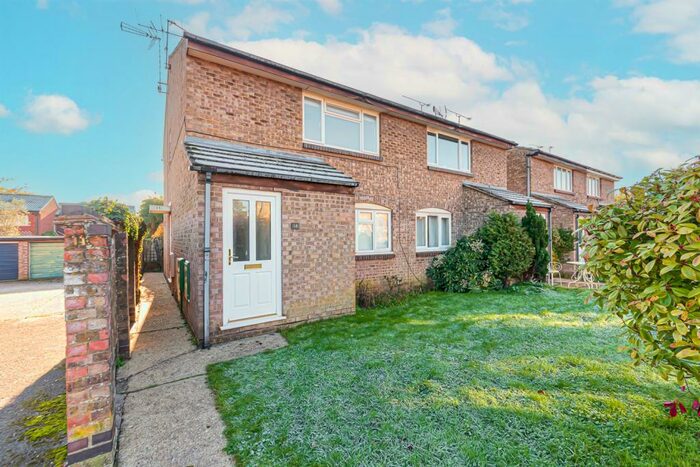 1 Bedroom Maisonette To Rent In Medina Close, Woosehill, Wokingham, RG41