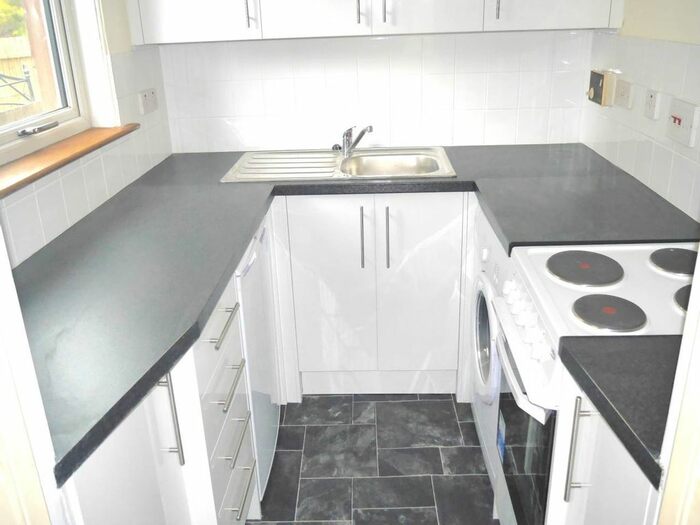 Studio To Rent In Thirlestane Place, Dundee, DD4