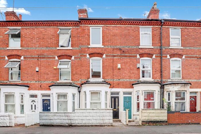 3 Bedroom Terraced House For Sale In Wimbourne Road, Nottingham, NG7