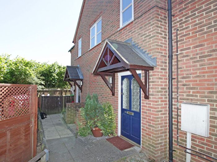 2 Bedroom Flat To Rent In Six Penny Close, Edenbridge, TN8