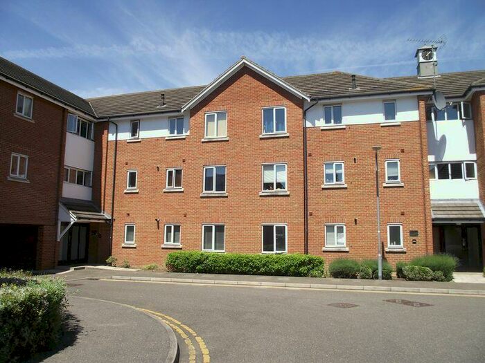2 Bedroom Flat To Rent In Fielding Way, Westcliff-On-Sea, SS0