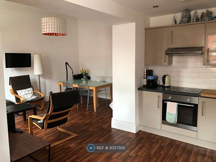 5 Bedroom Terraced House To Rent In Brudenell Avenue, Leeds, LS6