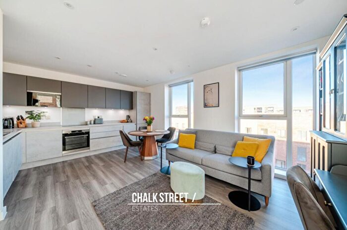 1 Bedroom Apartment For Sale In Somerville House, Fairlane Road, Rainham, RM13
