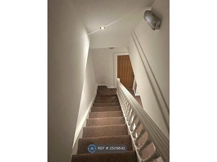 Studio To Rent In Town Lane, Leeds, LS28