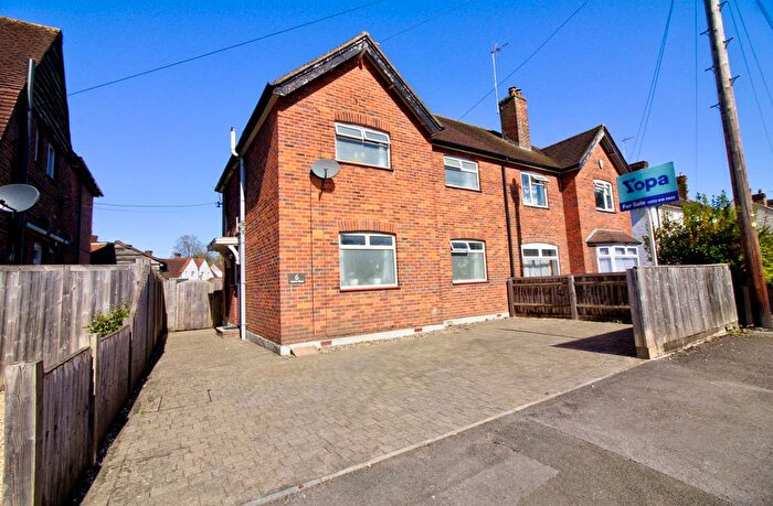 3 Bedroom Semi Detached House For Sale In Chestnut Avenue, High Wycombe, HP11