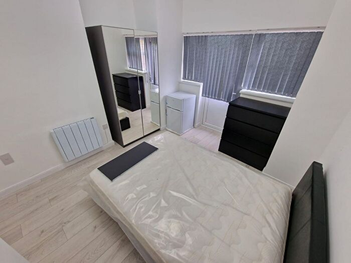 Studio To Rent In Room Kingston Road, Luton, LU2