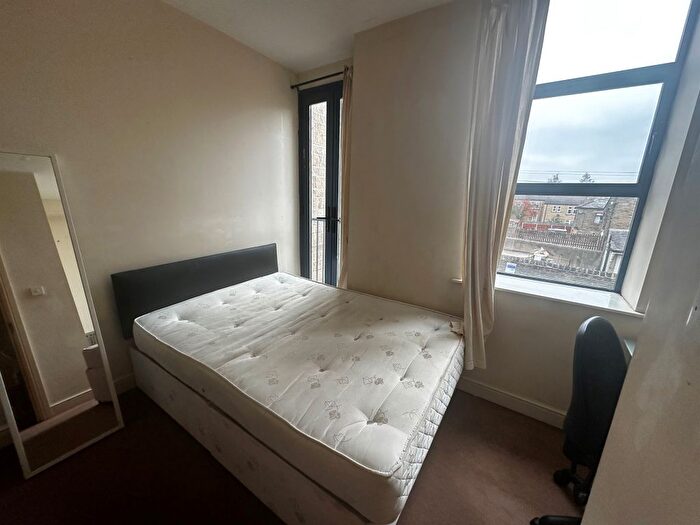 2 Bedroom Flat For Sale In Water Street, Huddersfield, HD1