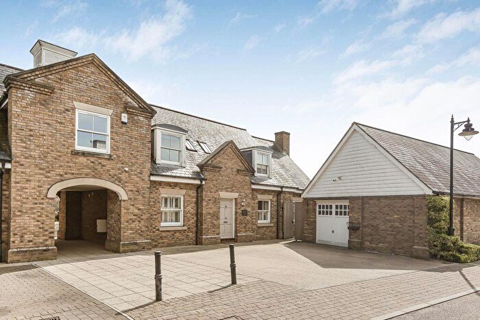 4 Bedroom Detached House To Rent In Orchid Close, Goffs Oak, EN7