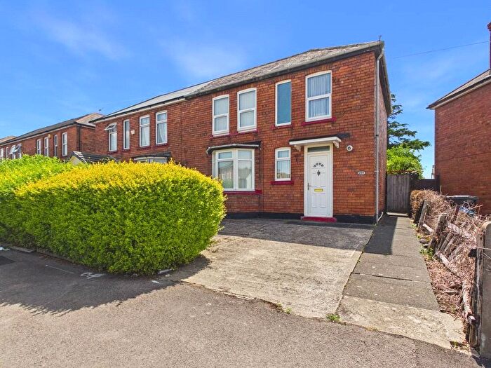 3 Bedroom Semi Detached House For Sale In Linden Road, Gloucester, Gloucestershire, GL1