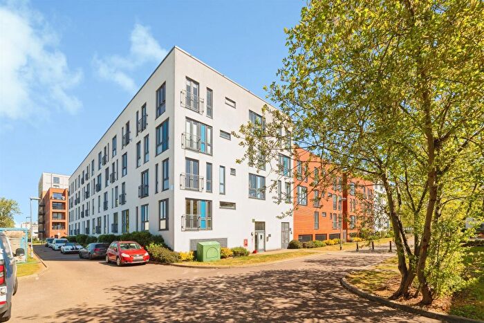2 Bedroom Flat For Sale In Otto Road, Welwyn Garden City, AL7