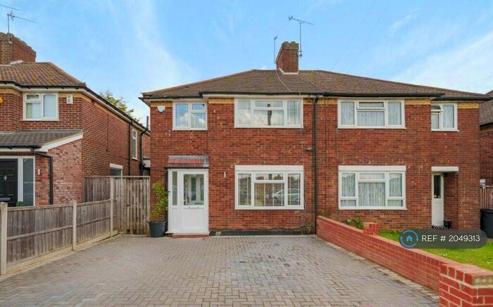 3 Bedroom Semi-Detached House To Rent In Woodlands Avenue, Ruislip, HA4