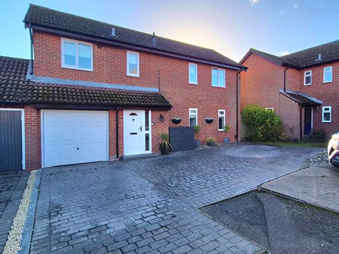4 Bedroom Link Detached House For Sale In Warmans Close, Wantage, Oxfordshire, OX12