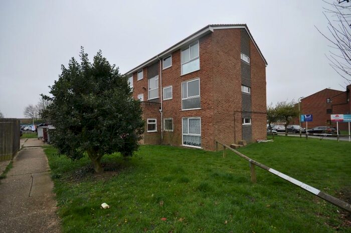 2 Bedroom Flat To Rent In Violet Close, Chelmsford, Essex, CM1