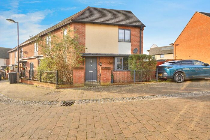3 Bedroom Semi Detached House For Sale In Samwell Lane, Northampton, Northamptonshire, NN5