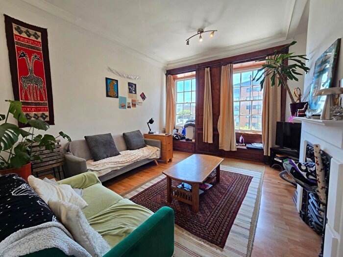 2 Bedroom Flat To Rent In Stamford Hill, London, London, N16