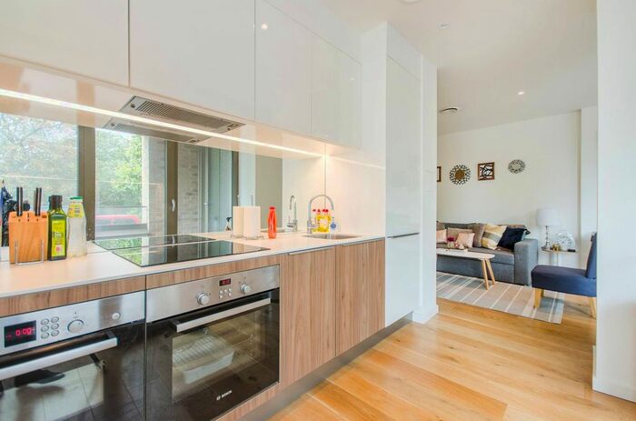 2 Bedroom Flat To Rent In Camberwell Passage, Camberwell, London, SE5