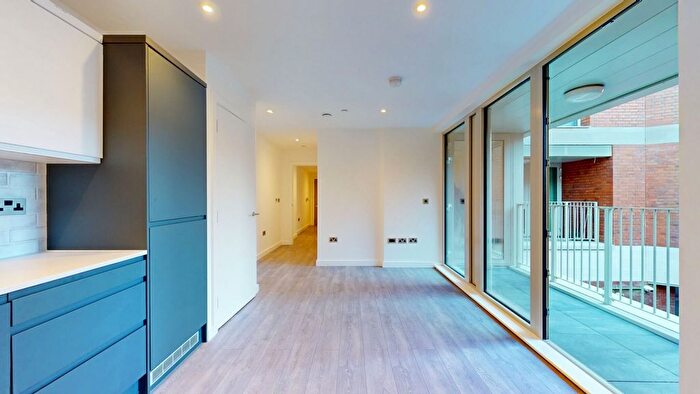 1 Bedroom Flat To Rent In Orla Lodge, Harrow, HA1