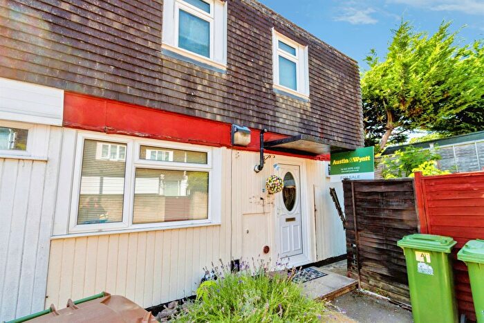 2 Bedroom End Terrace House For Sale In Falaise Close, Southampton, SO16