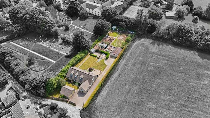 6 Bedroom Detached Bungalow For Sale In Church Lane, Hailey, OX29