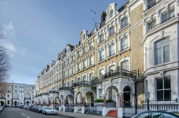1 Bedroom Flat To Rent In Redcliffe Square, Chelsea, London, SW10