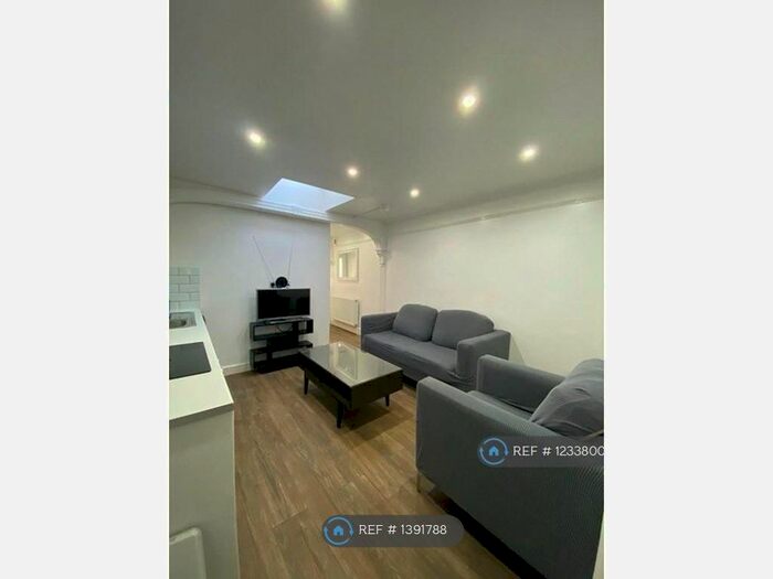 2 Bedroom Bungalow To Rent In Sunny Gardens Road, London, NW4