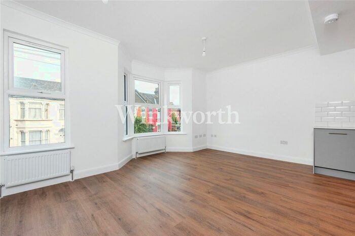 2 Bedroom Flat To Rent In Drayton Road, London, N17
