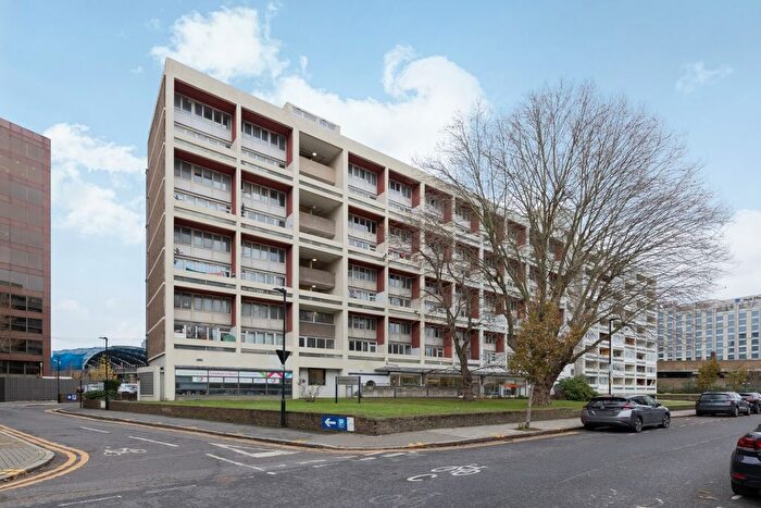 3 Bedroom Flat To Rent In Royal Street, London, SE1