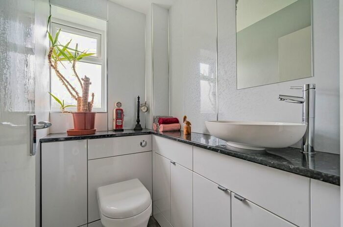 3 Bedroom Terraced House For Sale In York Close, Horsham, RH13