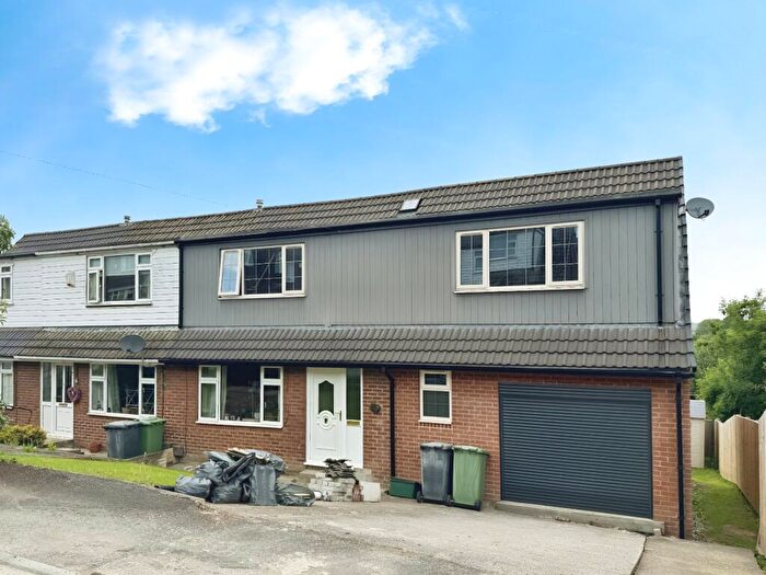 4 Bedroom Semi-Detached House For Sale In Kenmore Drive, Cleckheaton, BD19