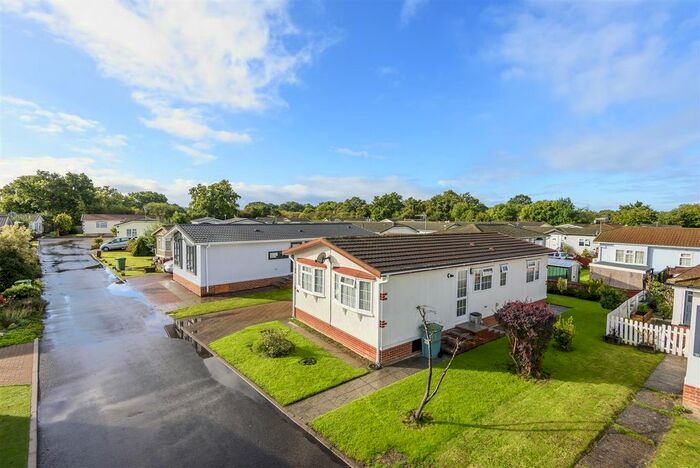 2 Bedroom Mobile/park Home For Sale In Shenley Park, Shenley Corner, Headcorn, Ashford, TN27