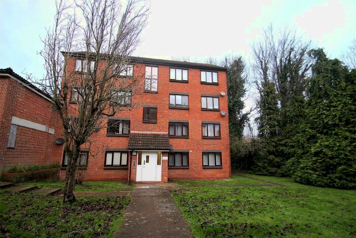 2 Bedroom Flat To Rent In Lesley Place, Buckland Hill, Maidstone, ME16