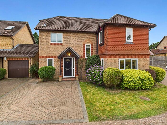 4 Bedroom Detached House For Sale In Alfred Close, Worth, RH10