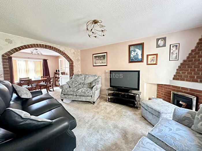 4 Bedroom Terraced House For Sale In New Waverley Road, Noak Bridge, SS15
