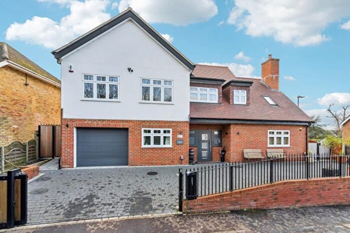 5 Bedroom Detached House To Rent In Wakehams Hill, Pinner, HA5