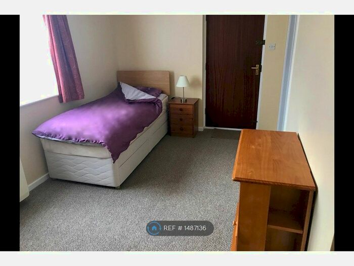 1 Bedroom Flat To Rent In D Harland Close, Bradford, BD2
