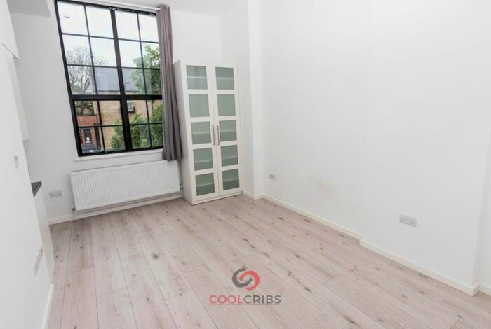 Studio To Rent In Holloway Road, London, N7