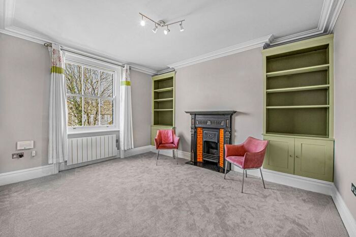 1 Bedroom Flat To Rent In Pennard Mansions, Goldwark Road, London, W12